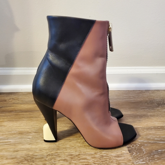 Balenciaga Open Toe Mauve & Black Bootie - Picture 4 of 5